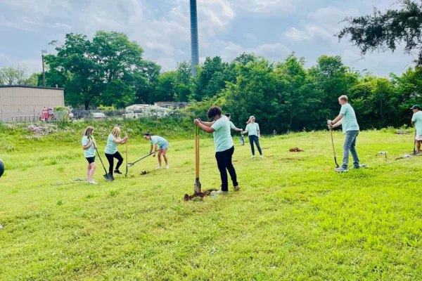 StoneRiver and United Way Hands On Join Forces to Cultivate a Greener Future in Midfield